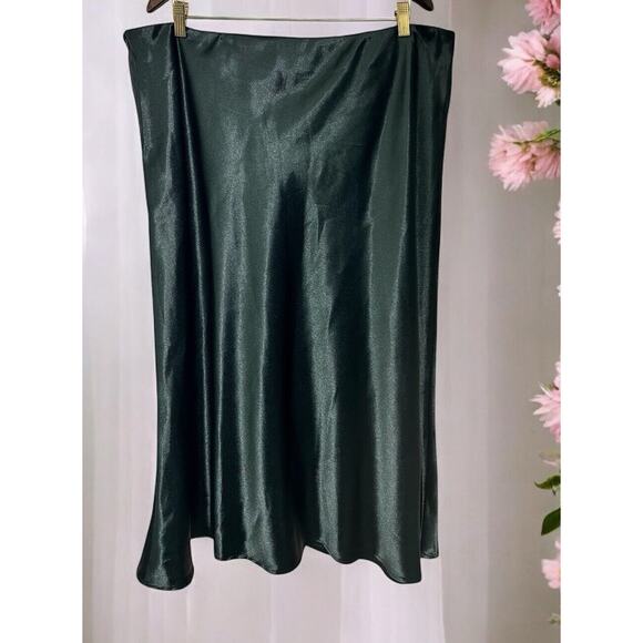 Shien Curve Long Black Silky Skirt Sz 3XL Flowy Side Seam Zipper Plus Size - Picture 1 of 10